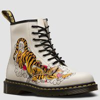 MARTENSY MODEL DR. MARTENS 1460 TATTOO GREZ USA BACKHAND